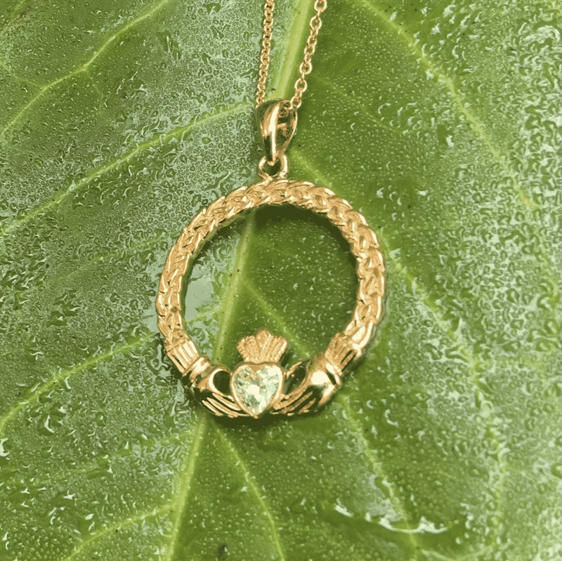 Colgante Claddagh de Oro sobre Plata de Ley