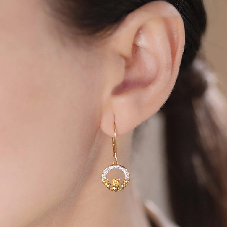 Pendiente de Claddagh colgante de vermeil de oro de 14 quilates con circonitas cúbicas blancas