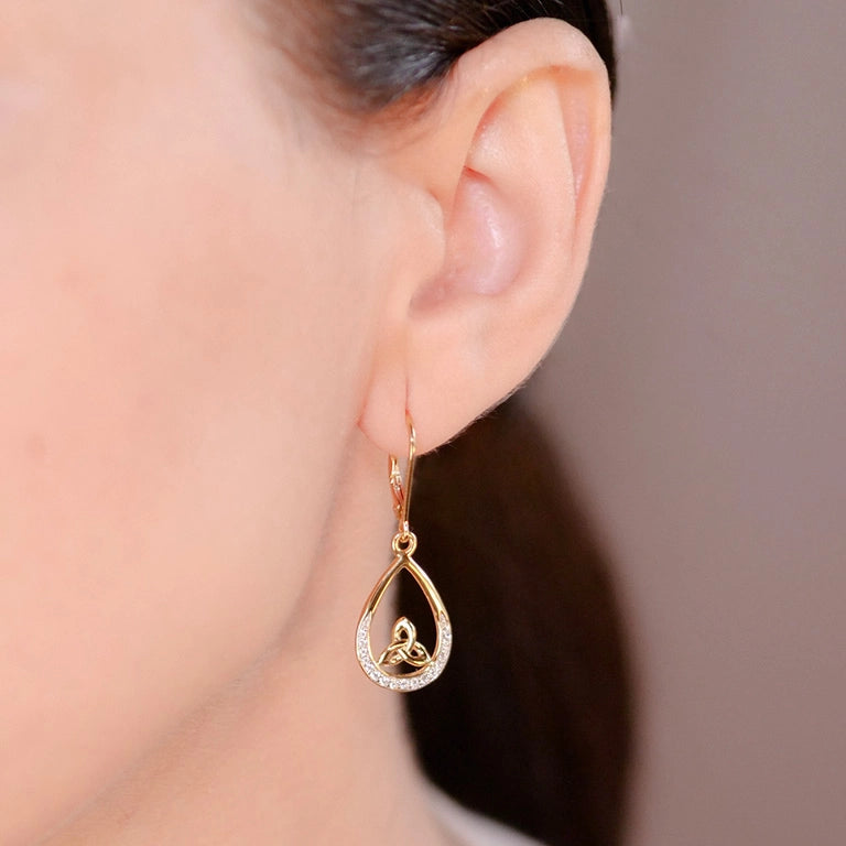 Pendientes de nudo trinitario en forma de lágrima de oro vermeil de 14 quilates con circonitas cúbicas blancas