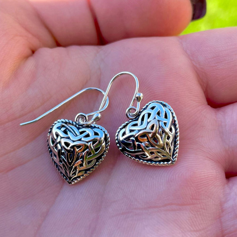 Pendientes de corazón con nudo celta de oro