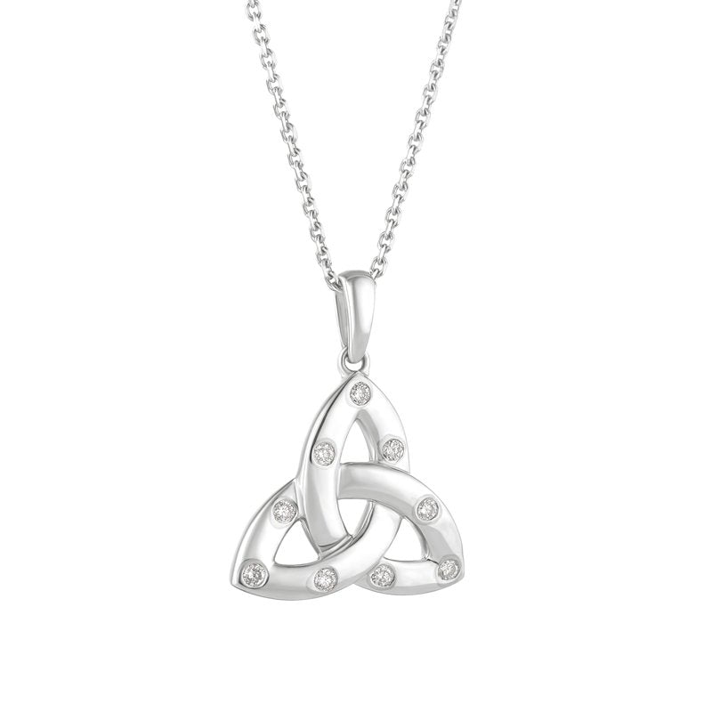 Collar de nudo trinitario con diamantes engastados al ras de oro blanco de 14k