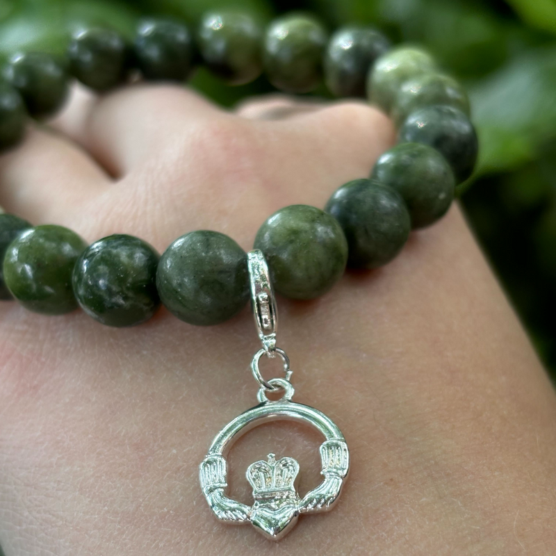 Connemara Marble Stretch Bracelet - Claddagh Charm