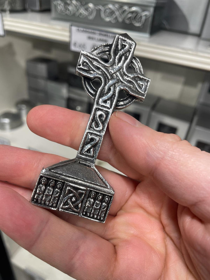 Colgante Cruz Celta nudo celta oro 18K en cadena de eslabones de 18 pulgadas