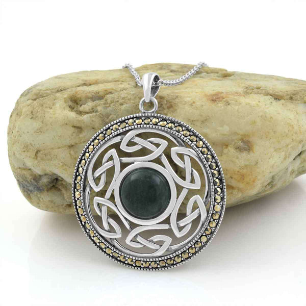Collar de plata de ley con herencia celta y mármol de Connemara