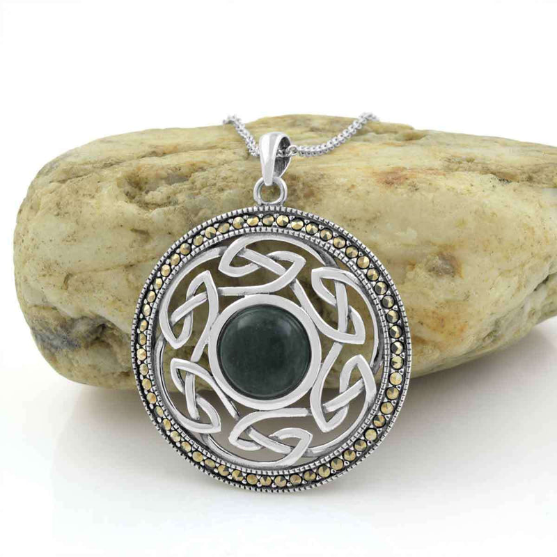 Collar de plata de ley con herencia celta y mármol de Connemara
