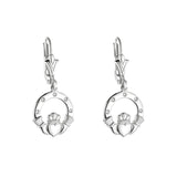 Pendientes colgantes Claddagh de oro blanco de 14k con diamantes engastados al ras