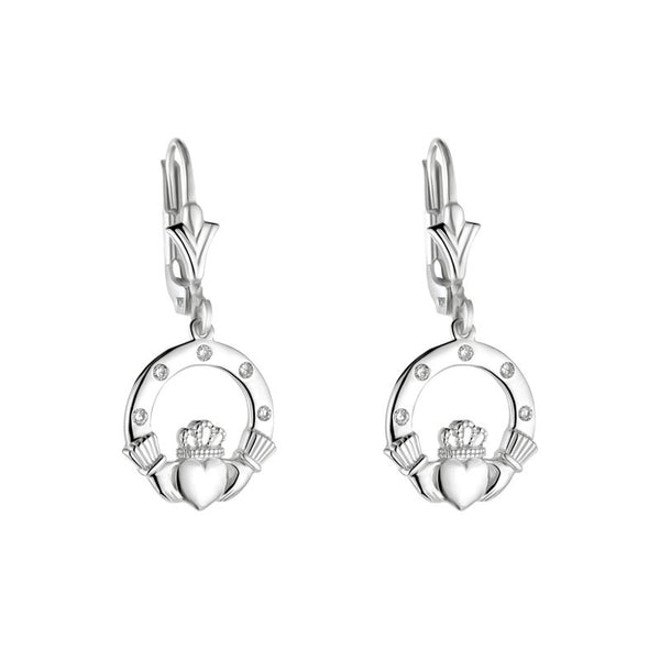 Pendientes colgantes Claddagh de oro blanco de 14k con diamantes engastados al ras