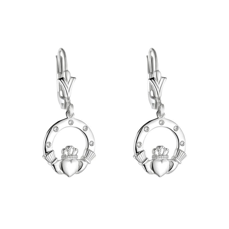 Pendientes colgantes Claddagh de oro blanco de 14k con diamantes engastados al ras