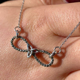 Collar de plata esterlina con nudo celta del infinito