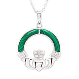 Colgante Claddagh de plata de ley con malaquita verde