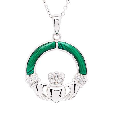 Colgante Claddagh de plata de ley con malaquita verde