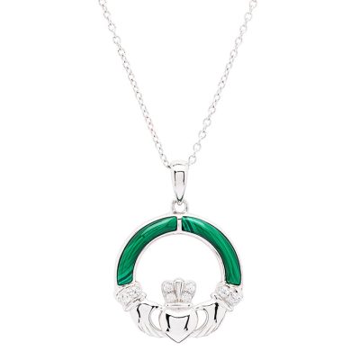 Colgante Claddagh de plata de ley con malaquita verde