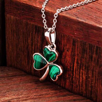 Colgante de Trébol de Plata Esterlina con Malaquita Verde