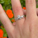 Anillo Claddagh de Plata de Ley con Beso