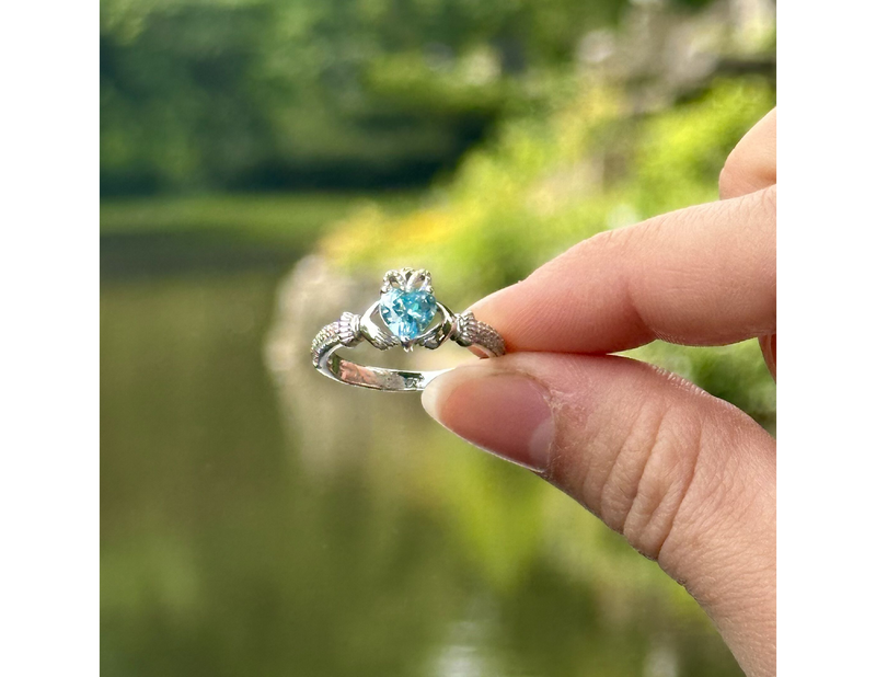 Anillo Claddagh de piedra natal de marzo
