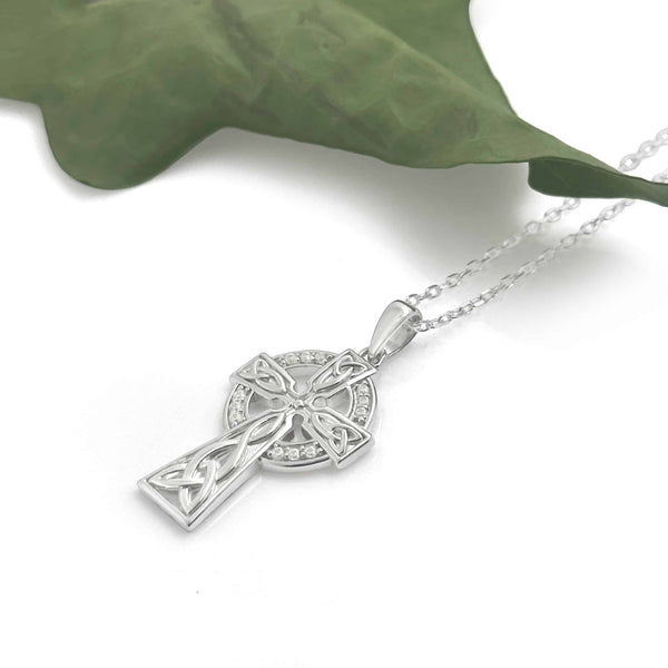 Collar de cruz celta de plata con piedras engastadas