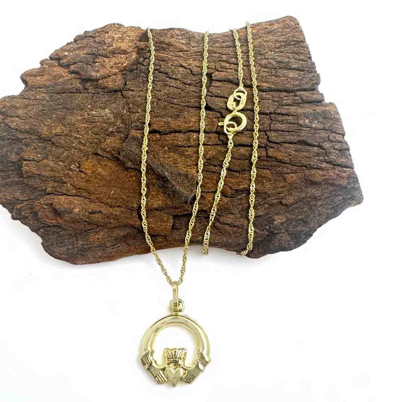 Collar Claddagh de oro de 9k