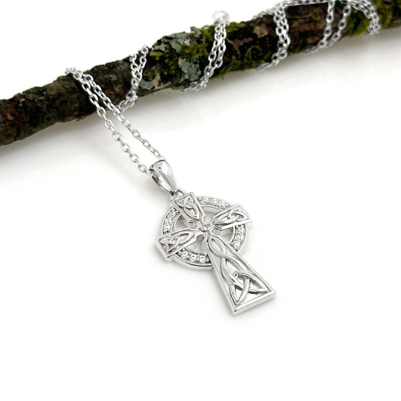 Collar de cruz celta de plata con piedras engastadas