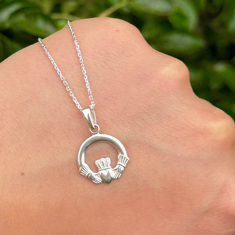 Collar Claddagh de Plata de Ley