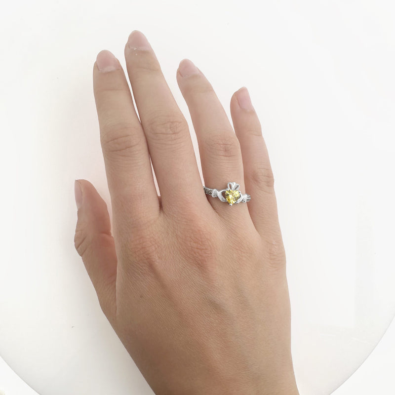 Anillo Claddagh de noviembre con piedra de nacimiento