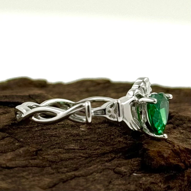 Anillo Claddagh de Piedra Verde