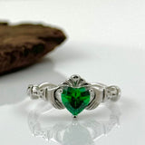 Anillo Claddagh de Piedra Verde