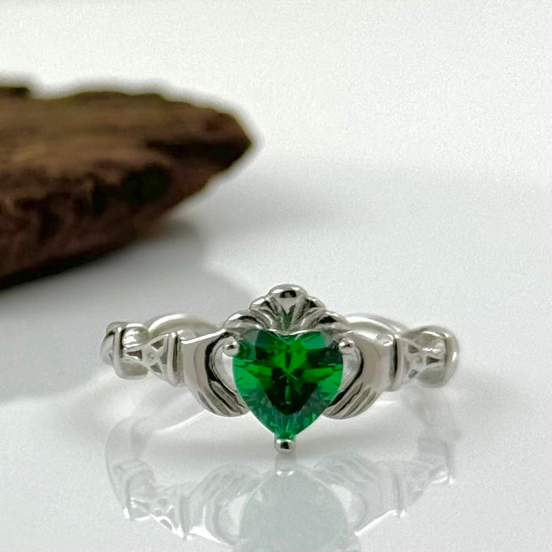 Anillo Claddagh de Piedra Verde