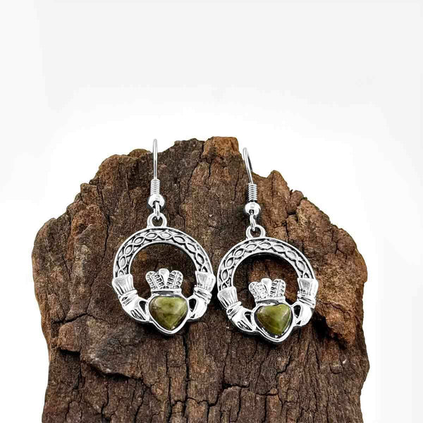 Pendientes colgantes Claddagh celta de mármol de rodio