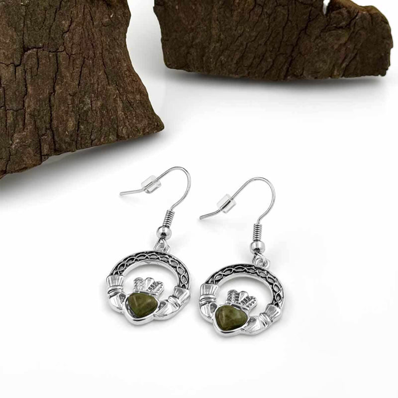 Pendientes colgantes Claddagh celta de mármol de rodio
