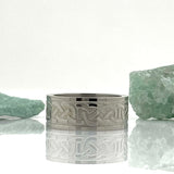 Anillo con nudo celta grabado en acero