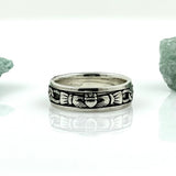 Anillo Claddagh oxidado para hombre
