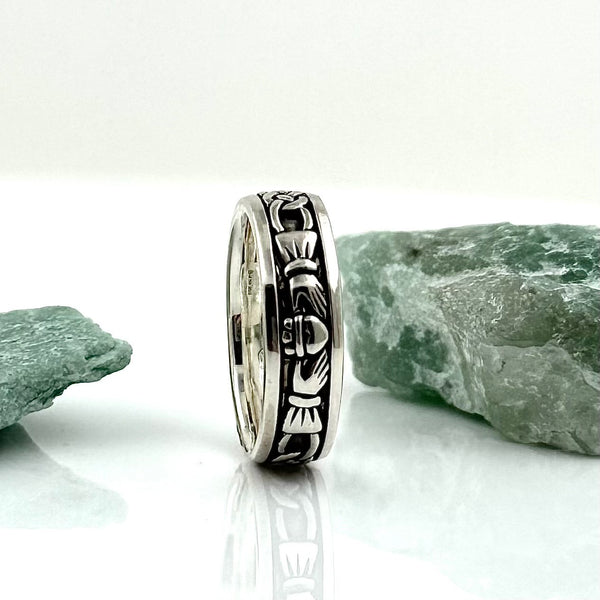 Gents Oxidized Claddagh Ring