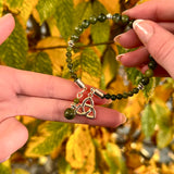 Pulsera con abalorio de nudo celta Trinity y mármol de Connemara