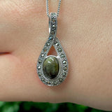 Collar de mármol de Connemara y marcasita