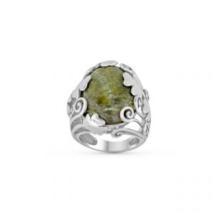 Anillo de trébol con mármol de Connemara