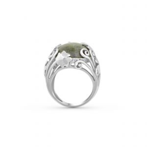 Anillo de trébol con mármol de Connemara