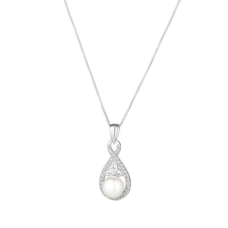 Collar con colgante de nudo Trinity en lágrima de plata de ley con perla de cristal