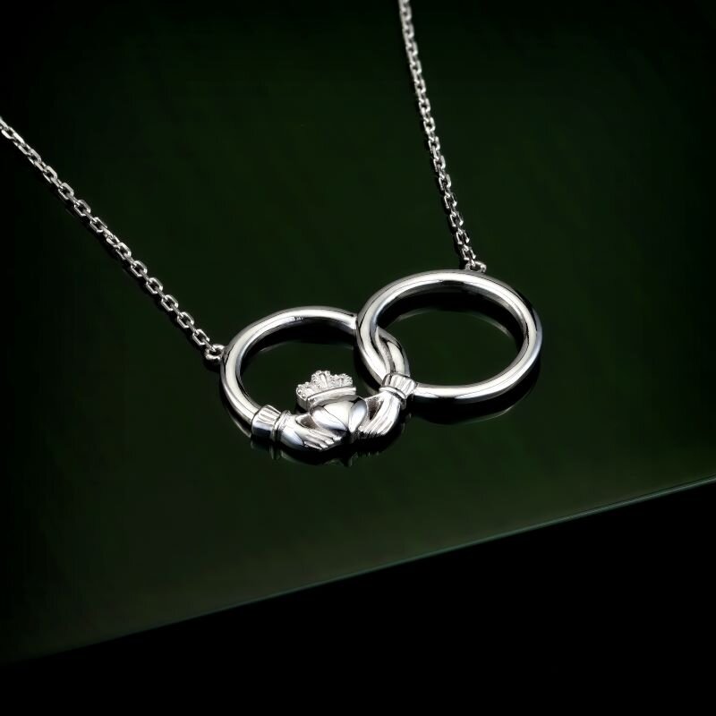 claddagh circle necklet 1