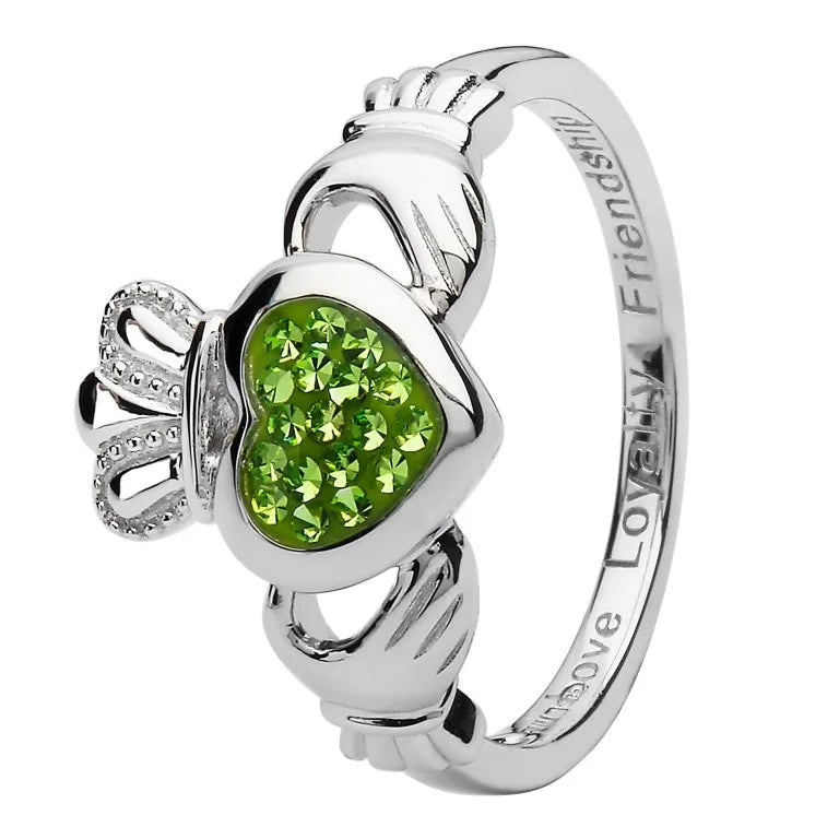 Anillo de plata Claddagh con cristal de peridoto incrustado