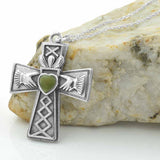 Colgante de cruz Claddagh con pendientes