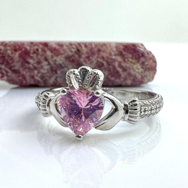 Anillo Claddagh de febrero con piedra de nacimiento