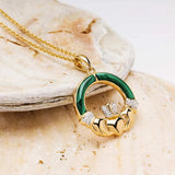 Collar Claddagh de malaquita con vermeil de oro