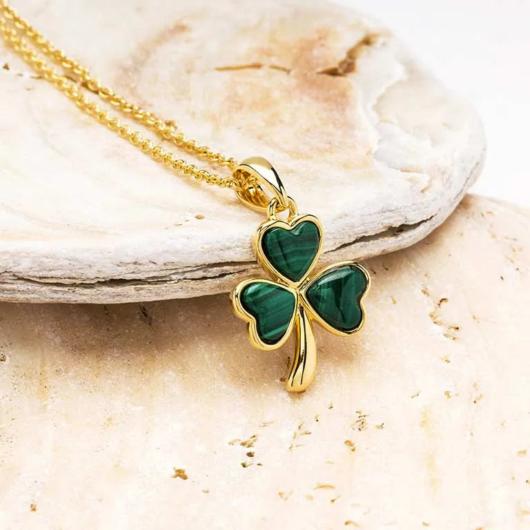 Collar Trébol de Malaquita con Baño de Oro