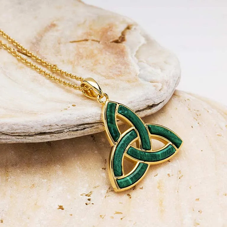 Collar nudo trinidad de malaquita vermeil de oro