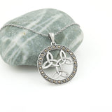 Collar de nudos celtas de plata con gemas