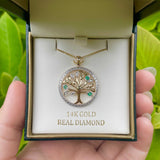 Colgante de oro de 14 quilates con diamantes y esmeraldas del Árbol de la Vida