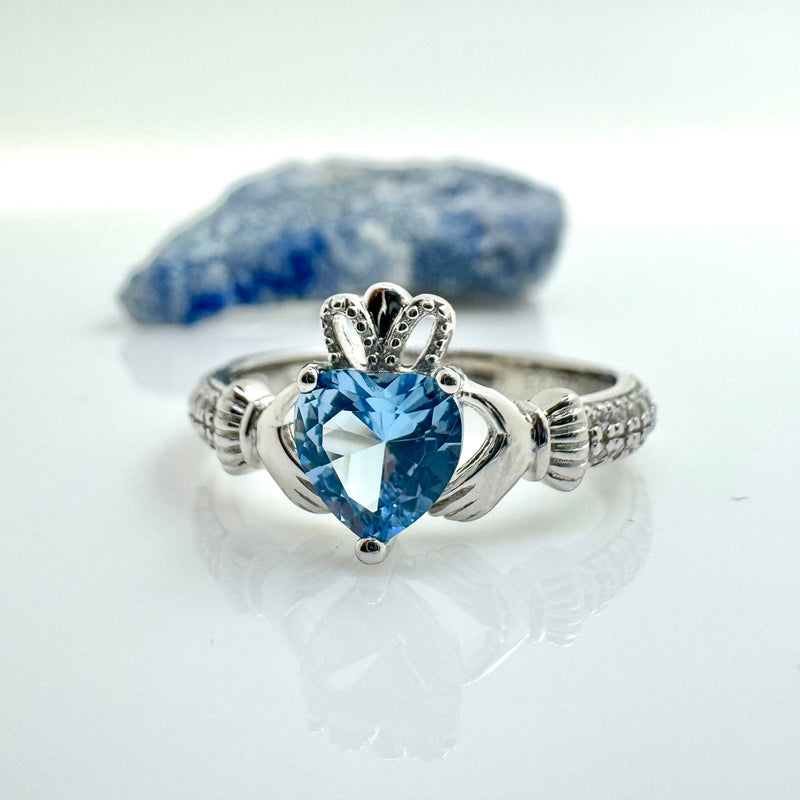 Anillo Claddagh de piedra natal de marzo