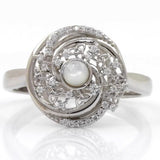 Anillo Trinity Swirls con nácar