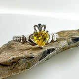 Anillo Claddagh de noviembre con piedra de nacimiento