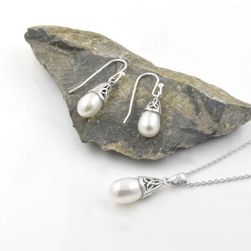 pearl earrings and necklace 1